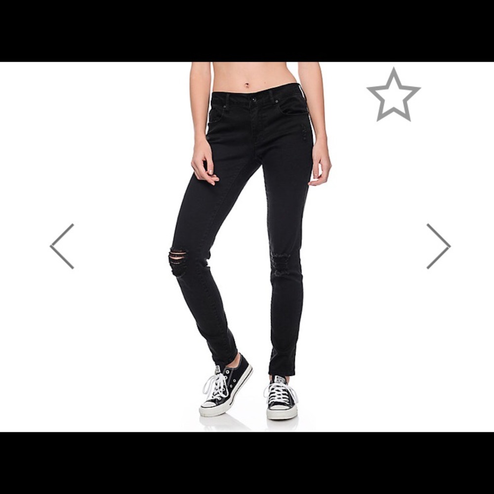 ☄️NEW WITH TAG☄️ Zumiez Ripped black skinny jeans